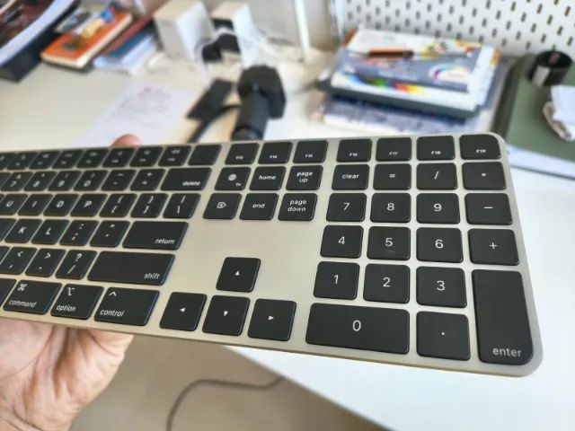 Apple Magic Keyboard com Touch ID + Teclado numérico Model A2520 - Foto 4