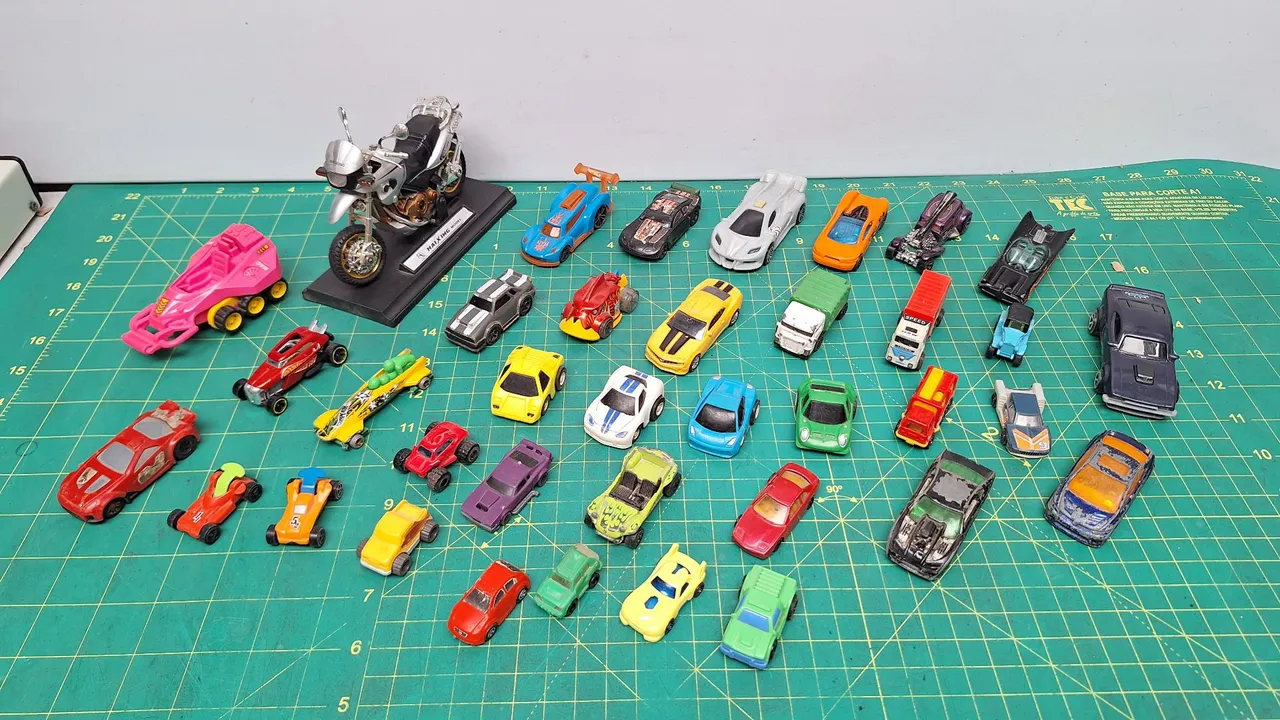Hot Wheels Team Transport #8 Nissan Skyline HT 2000GT-X + Sakura