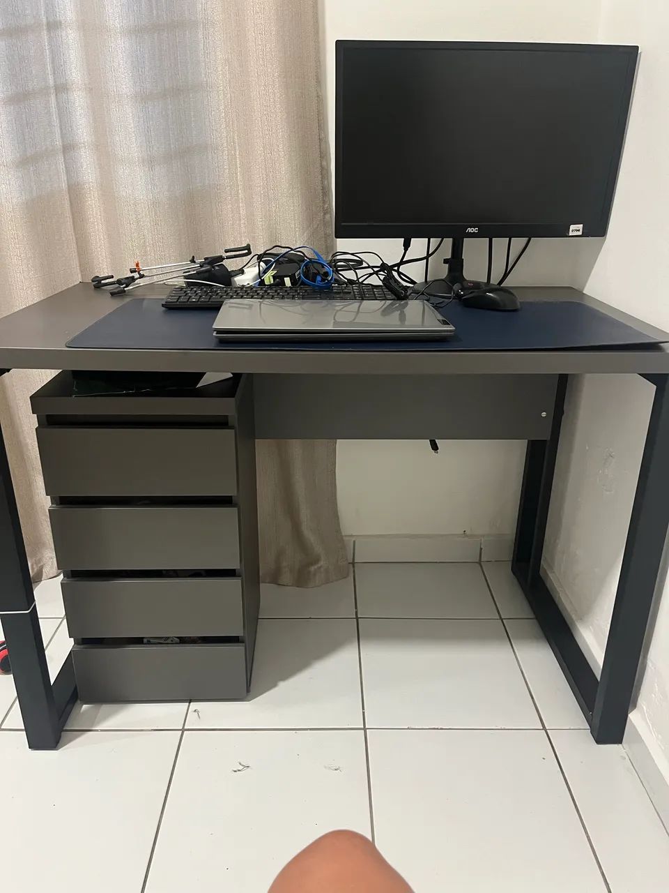 Escrivaninha e mesa de escritório com gaveteiro - Foto 2