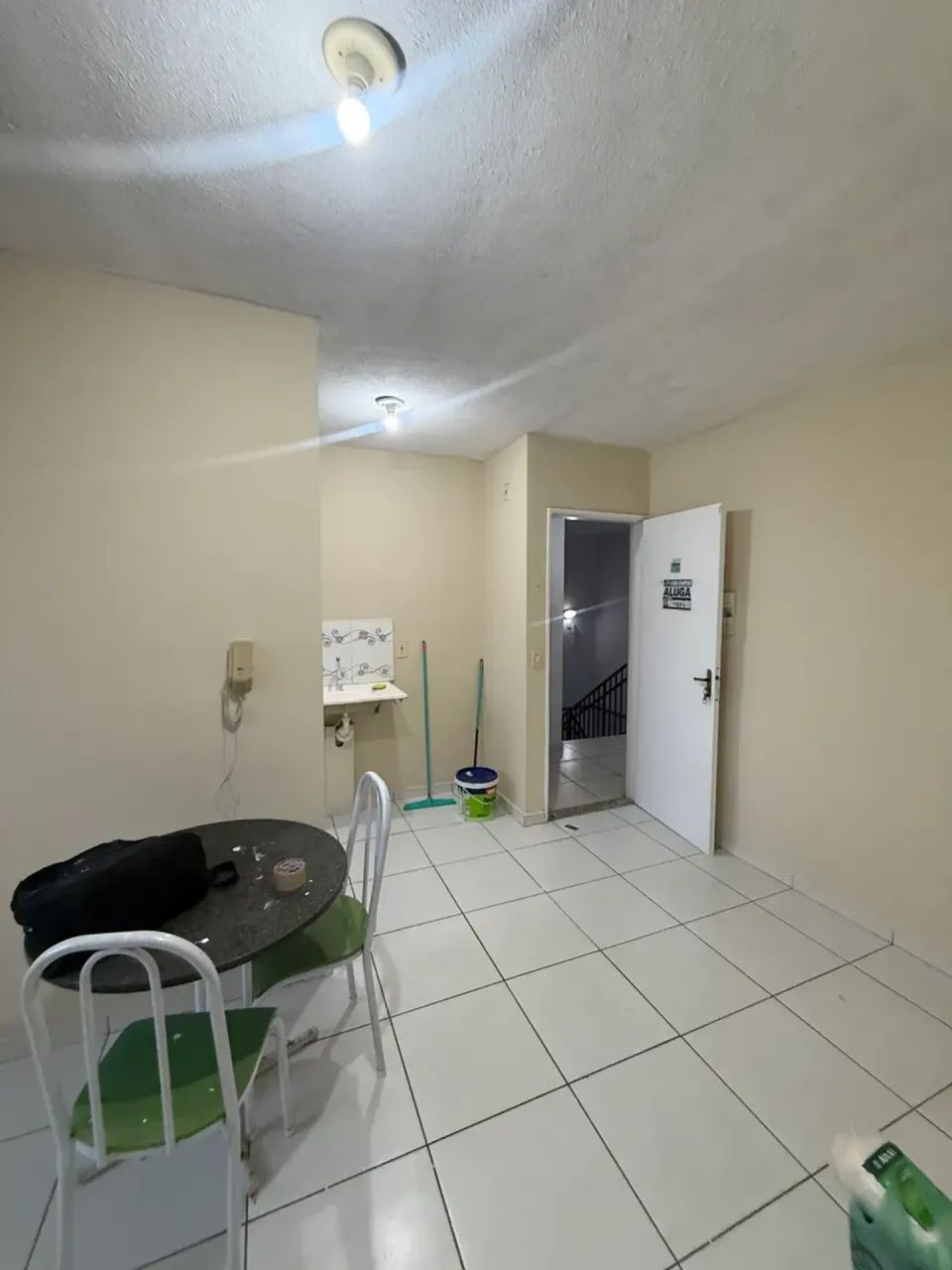 Ideal samambaia 5 andar escada bloco 10, peço caução - Foto 5