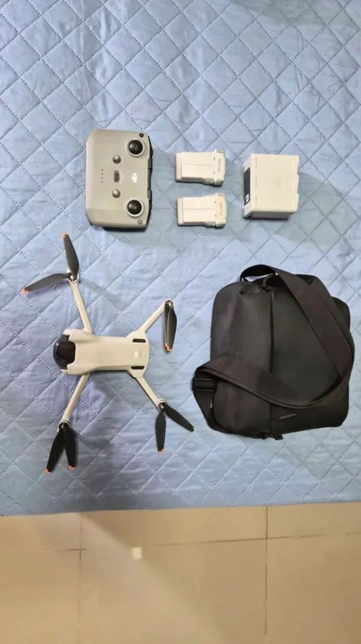 Drone DJI Mini 3 (Kit Fly-More) 