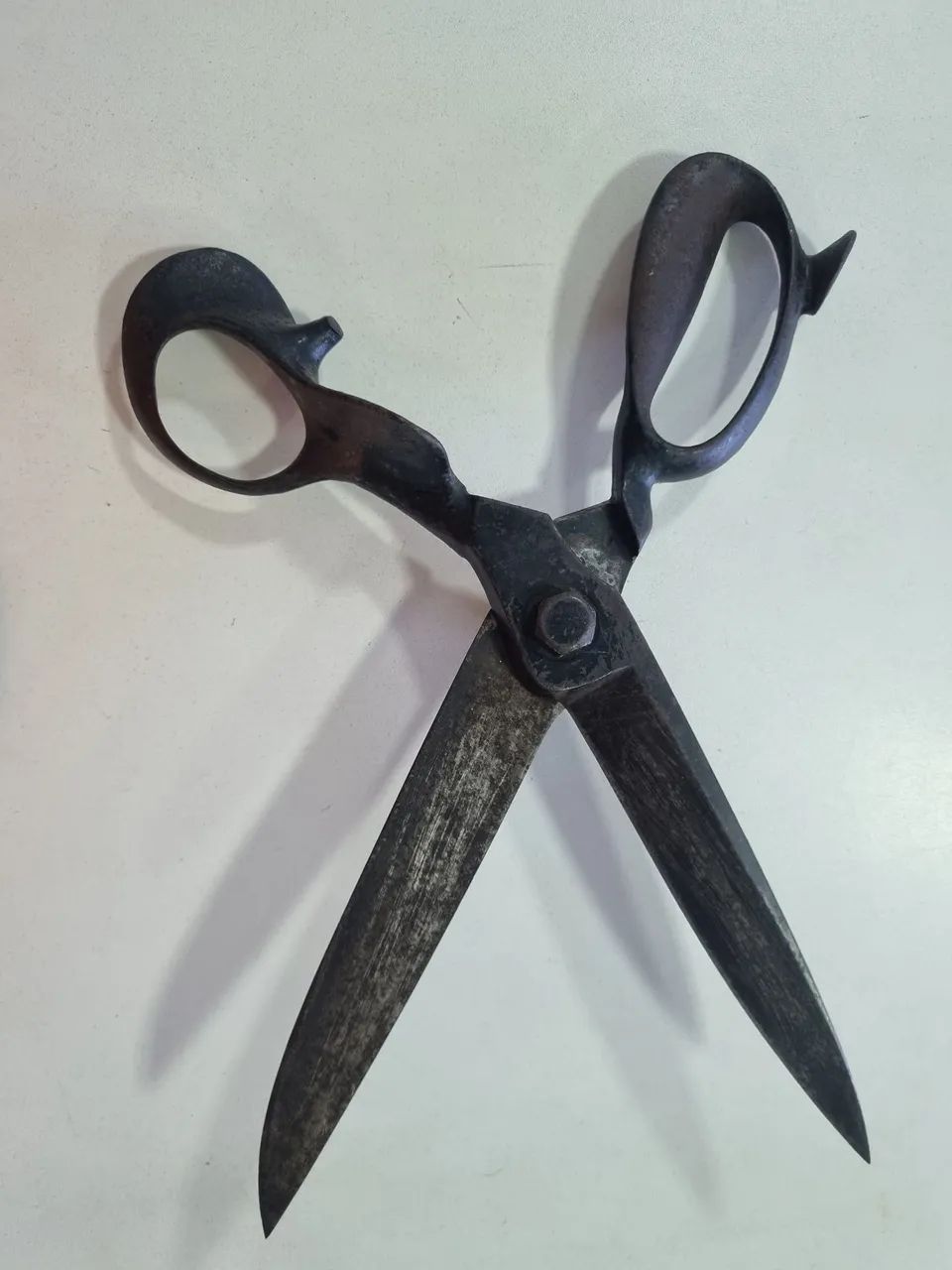Antiga tesoura de alfaiataria - Foto 4