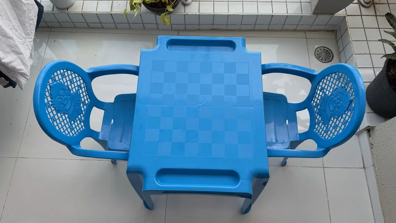 CONJUNTO INFANTIL - MESA + 2 CADEIRAS  - Foto 2
