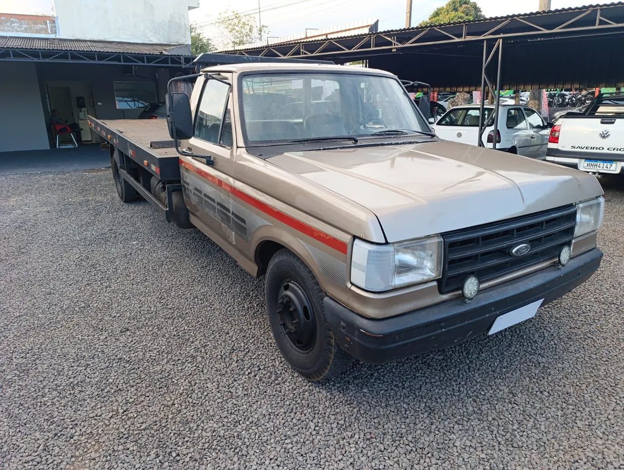 Caminhao F400 com plataforma  guincho - Foto 5
