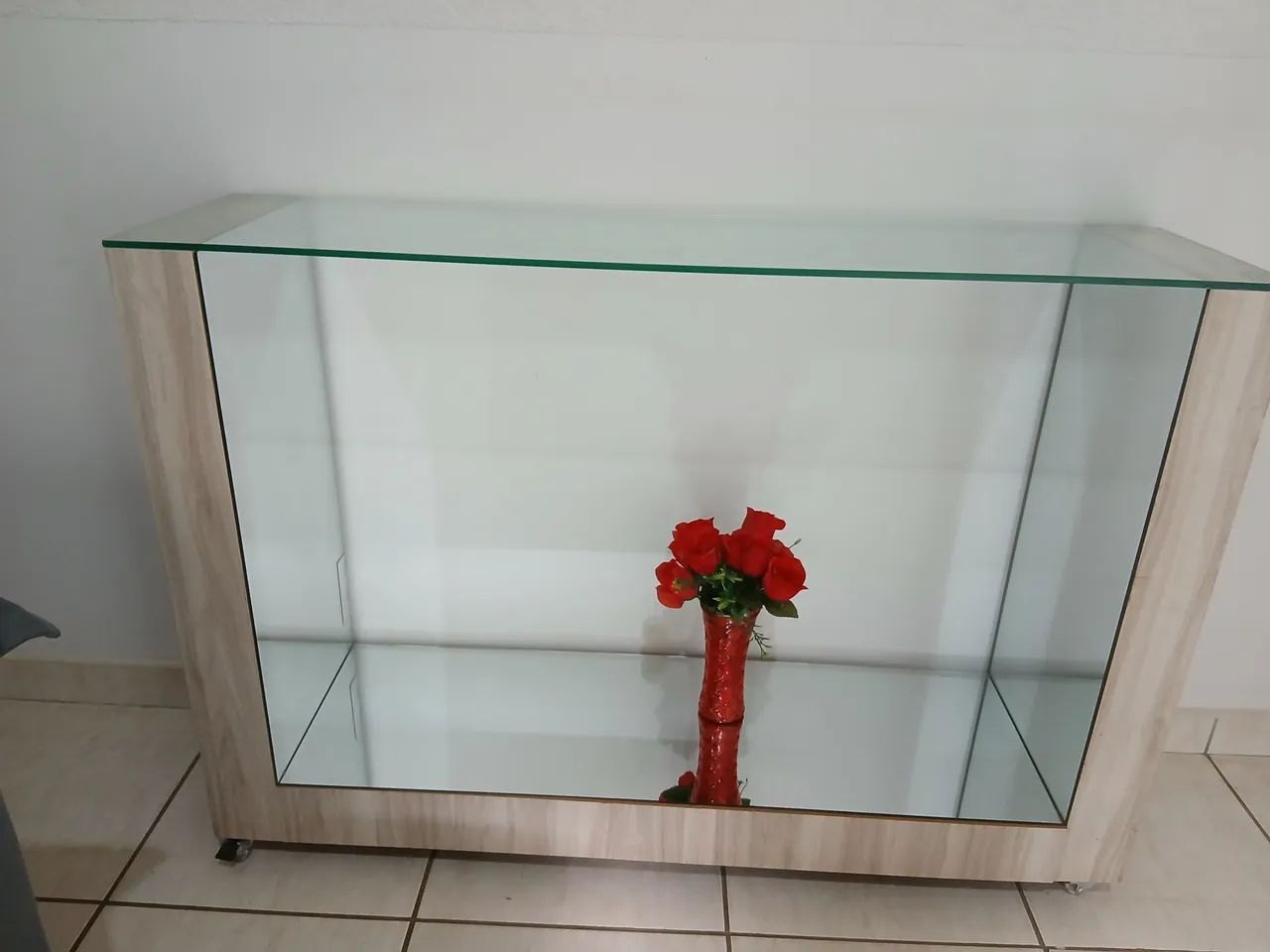 Aparador com rodinhas 