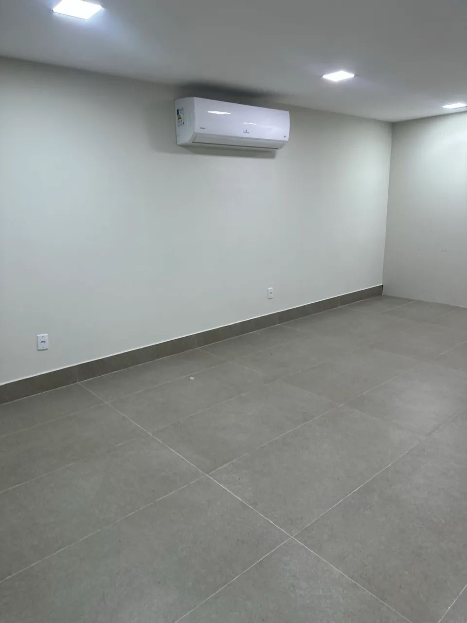Aluguel. Sala comercial. 120 m2. Av Antonino Menezes 385.  - Foto 3