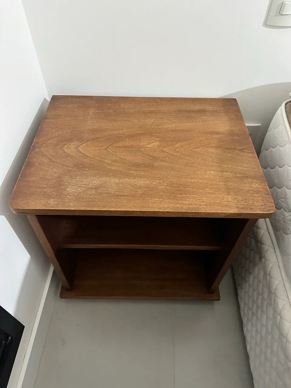 Mesa lateral com rodízio  - Foto 2