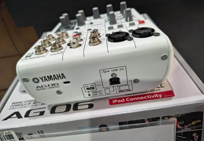 Mesa de som e interface de audio Yamaha Ag06 semi-novo Mixer