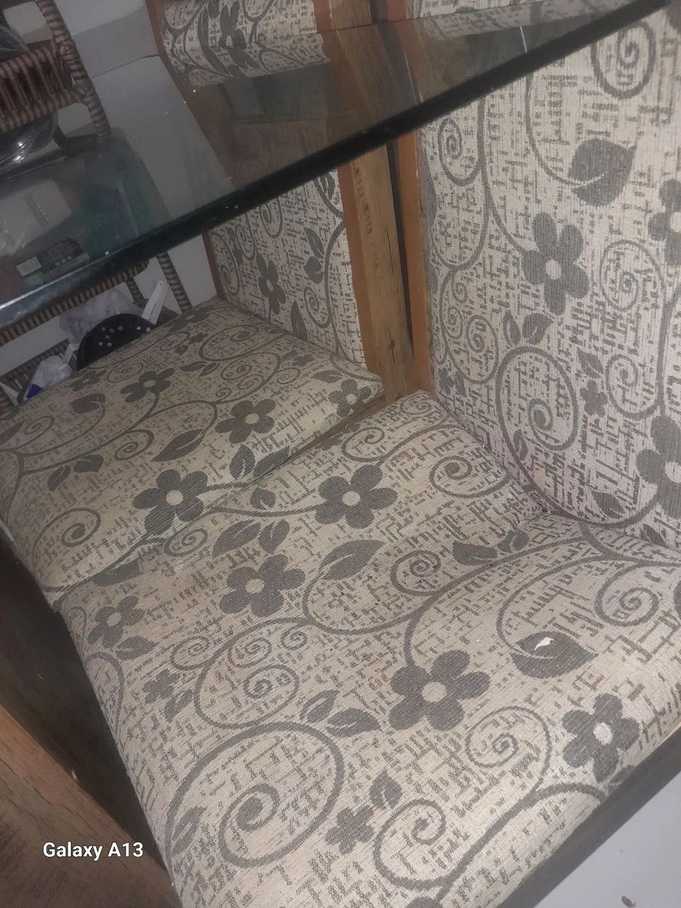 Table with 4 chairs65704316318722122