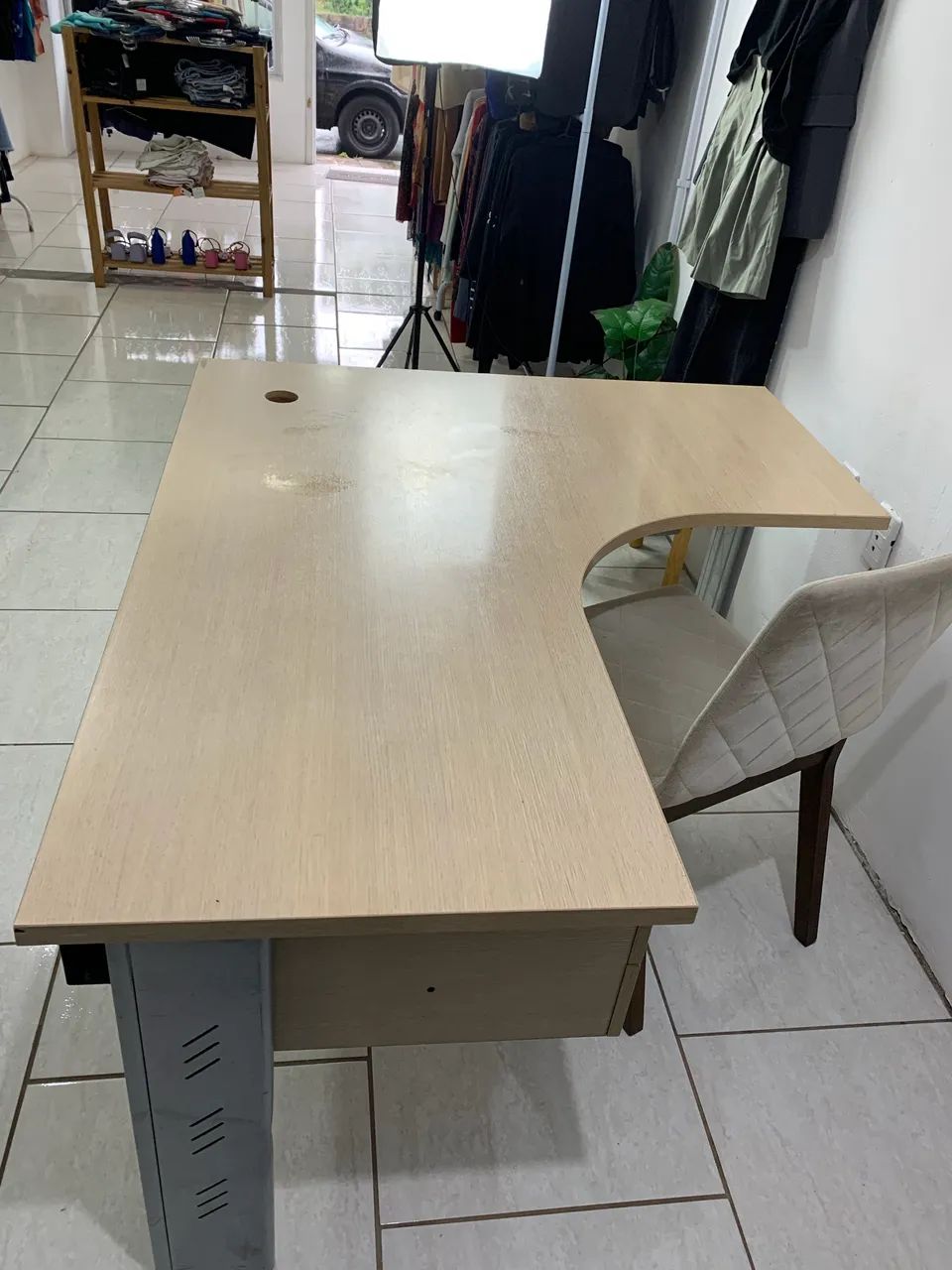 Mesa de escritório creme  - Foto 4