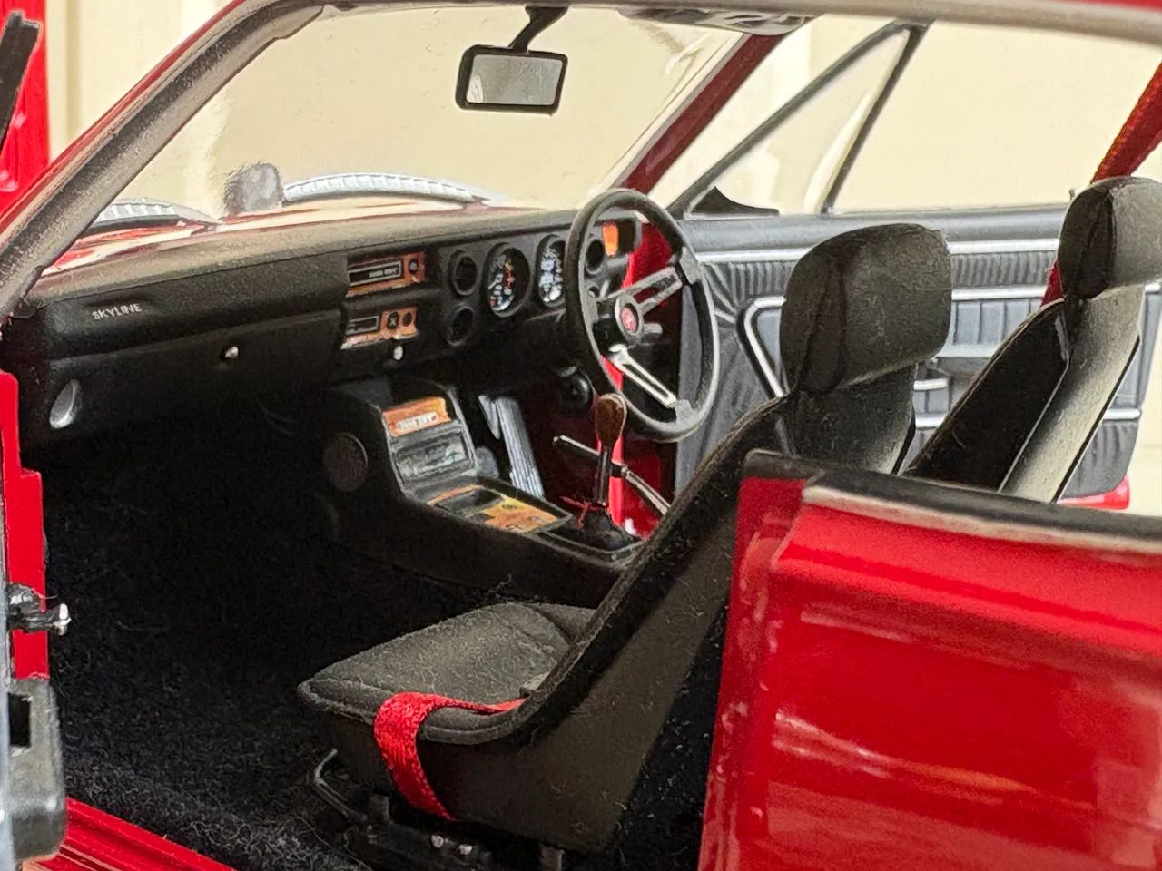 1/18 KYOSHO DIE-CAST NISSAN SKYLINE 2000 GT-R (KPGC10) with F