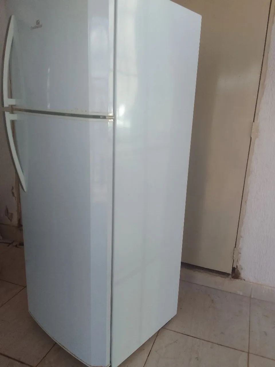 Vendo geladeira continental frost free 450 litros funcionando perfeitamente  - Foto 5