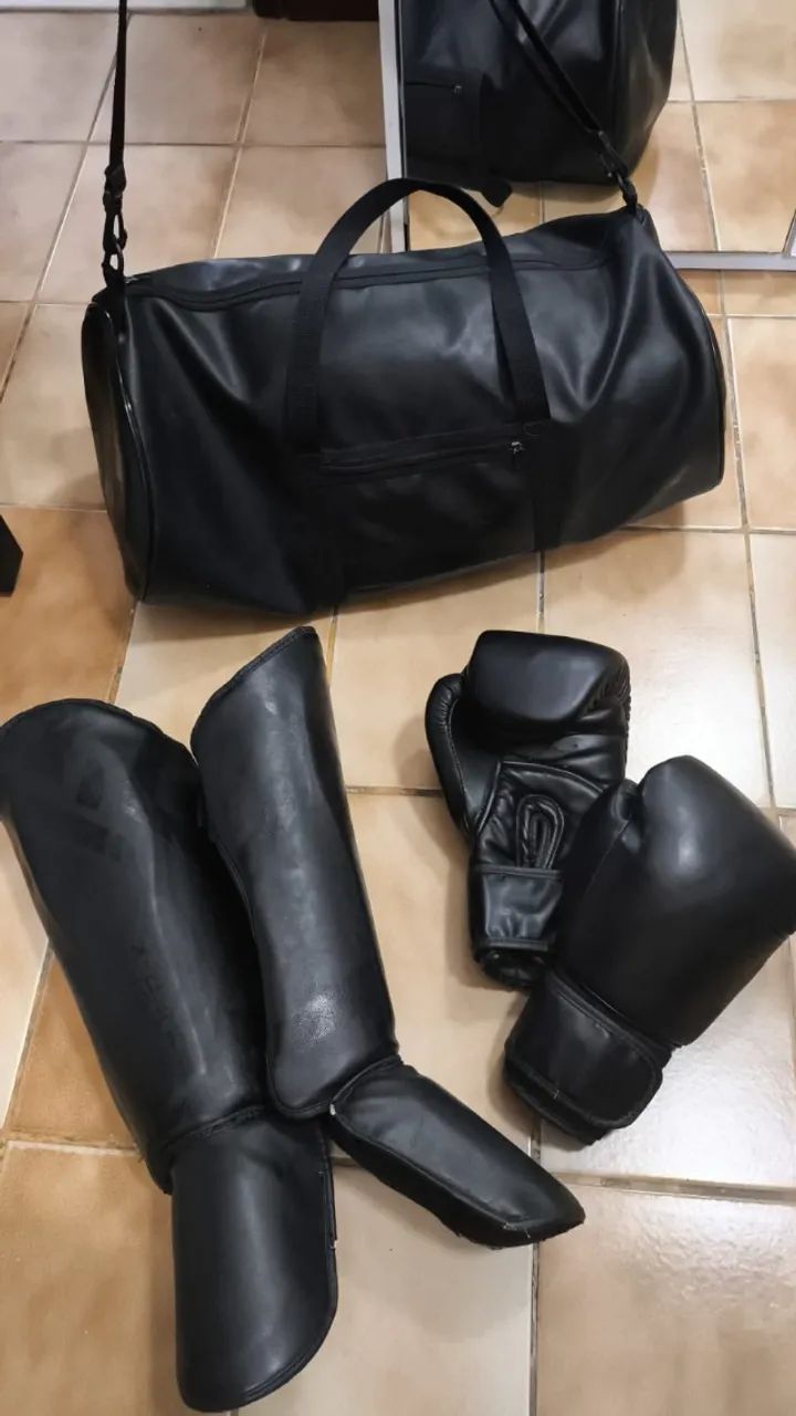 KIT PAR DE LUVAS E CANELEIRAS