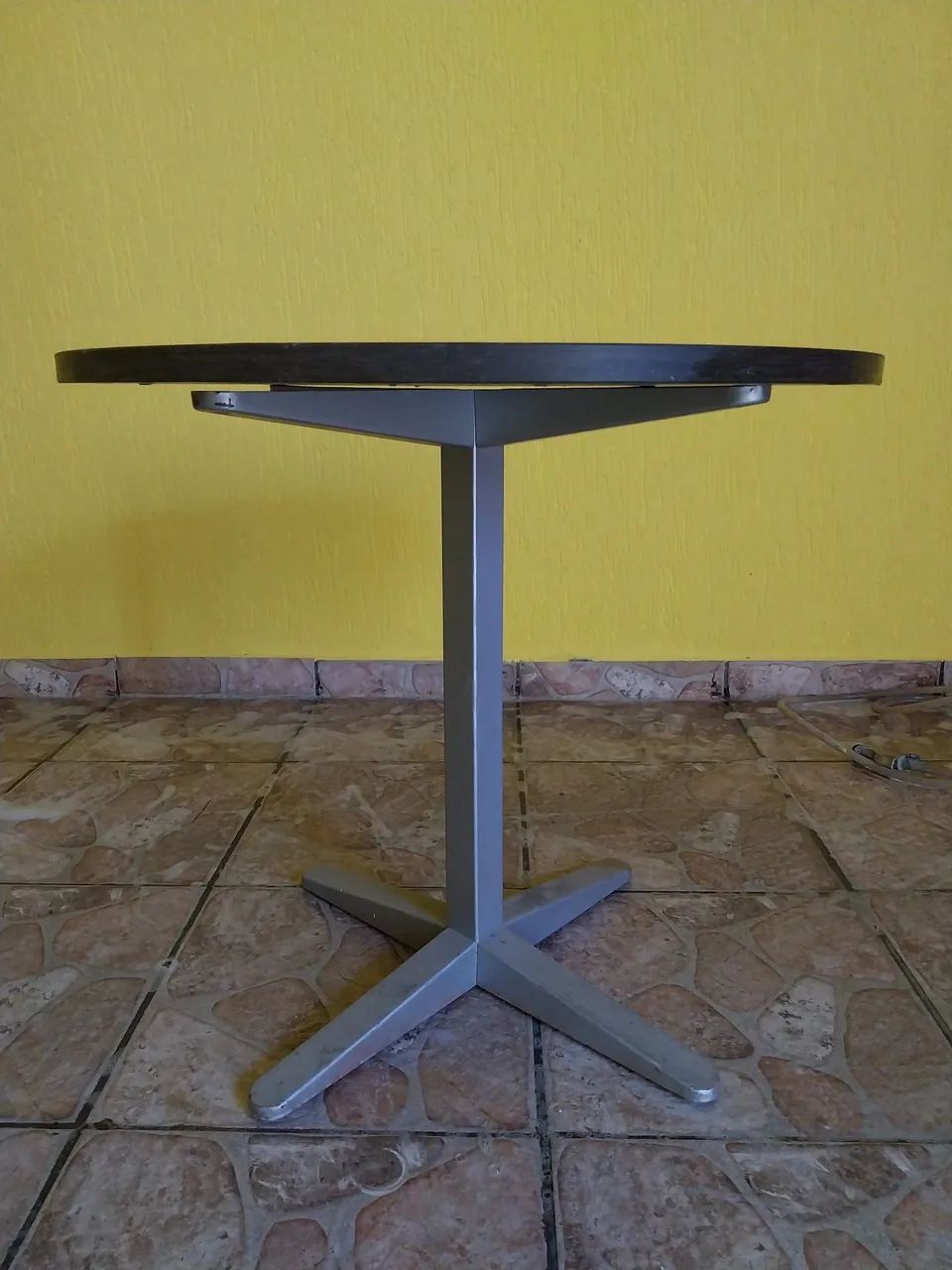 Mesa de escritório pequena - 90cm de diâmetro  - Foto 2