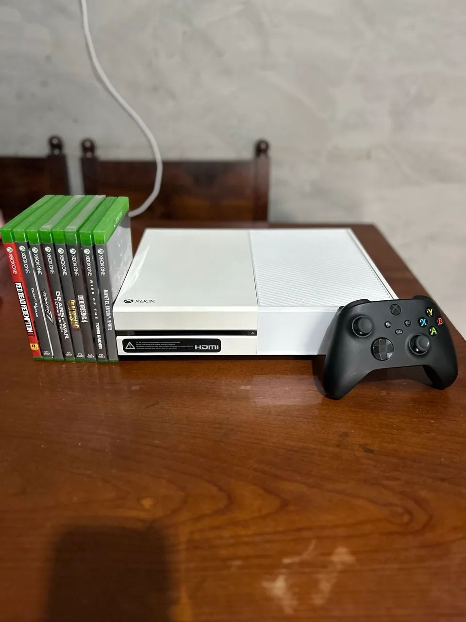 Xbox One com controle e 8 jogos