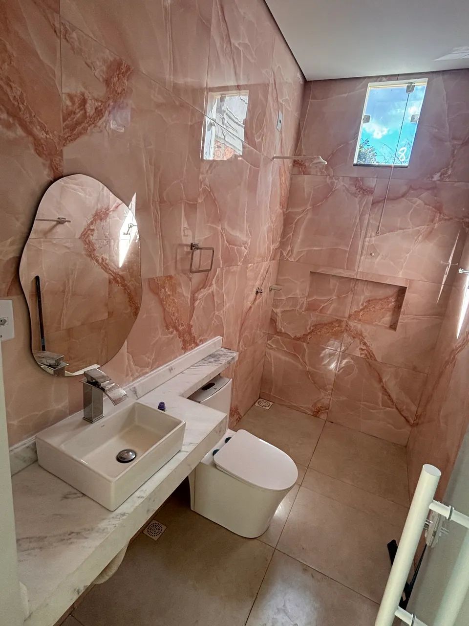 Vendo imóvel recém construído - em lote inteiro 10x25