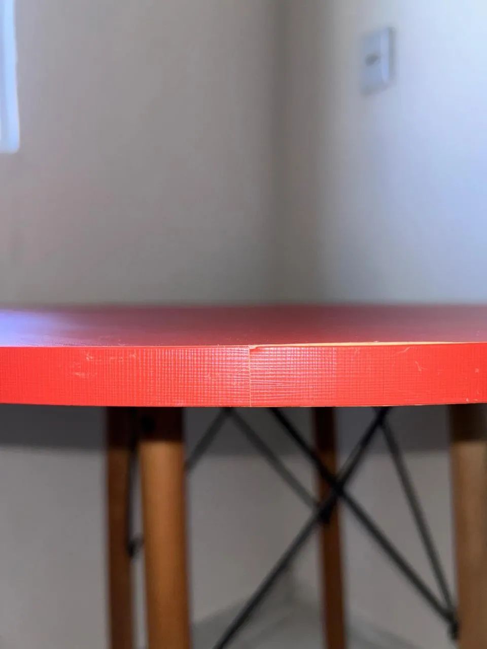 Mesa de Jantar Redonda Eames Eiffel - Vermelha | 90 cm - Foto 4