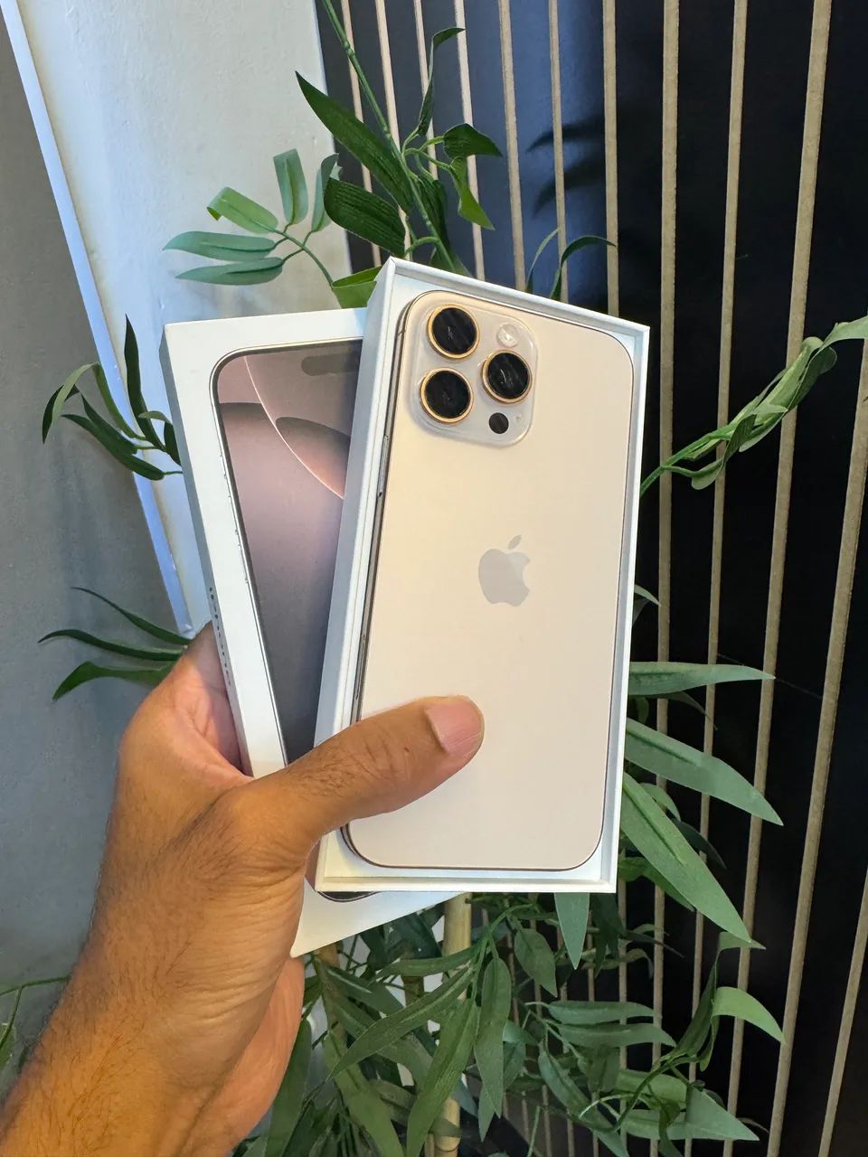 IPHONE 16 PRO MAX - 256GB - NOVÍSSIMO  - Foto 3