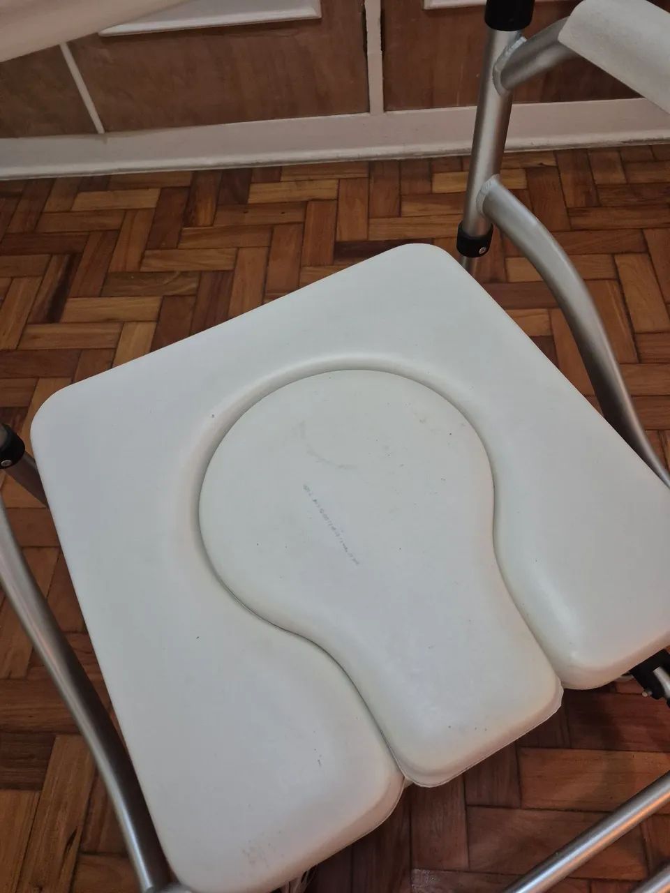 Cadeira de Banho Desmontável em Alumínio para 110 kg Verona modelo - Praxis - Foto 3
