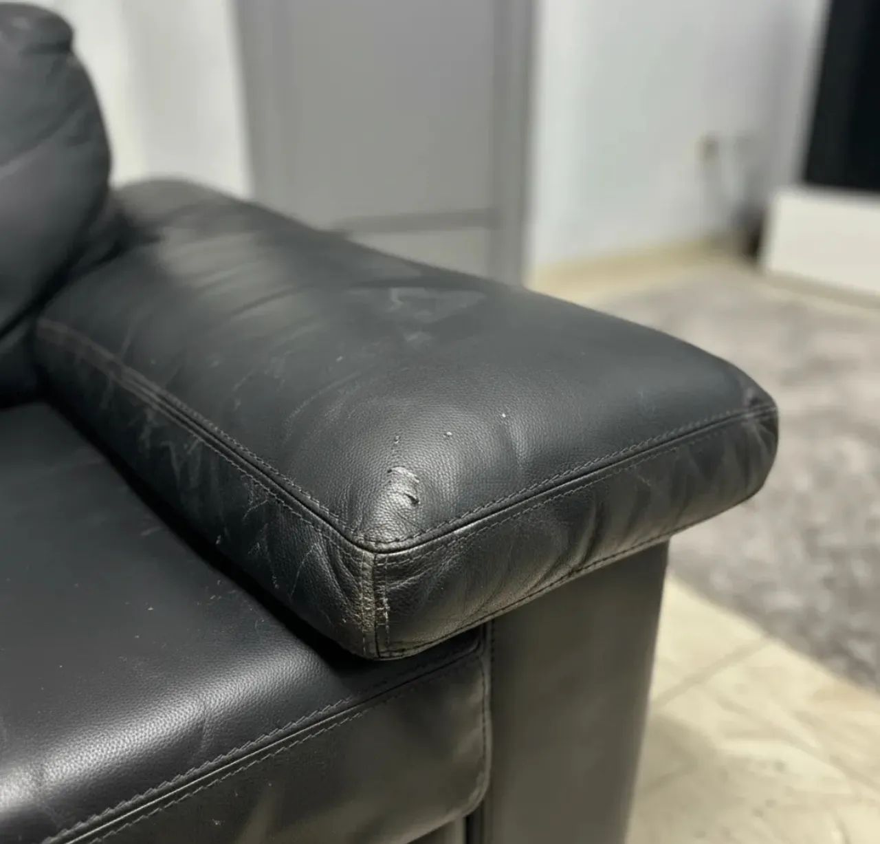 100% Leather Sofa463757498206791680