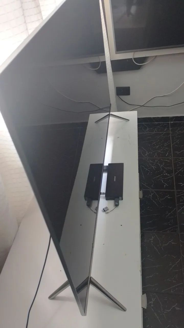Vendo tv smart 4k Samsung 49 polegadas com wi-fi ela tem uma mancha branca  - Foto 2