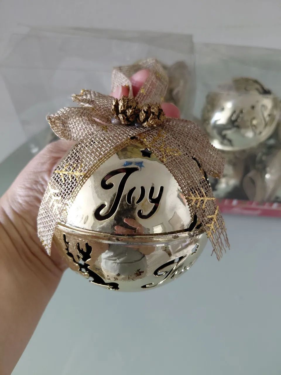 BOLAS DE NATAL EM METAL DOURADO - Foto 2