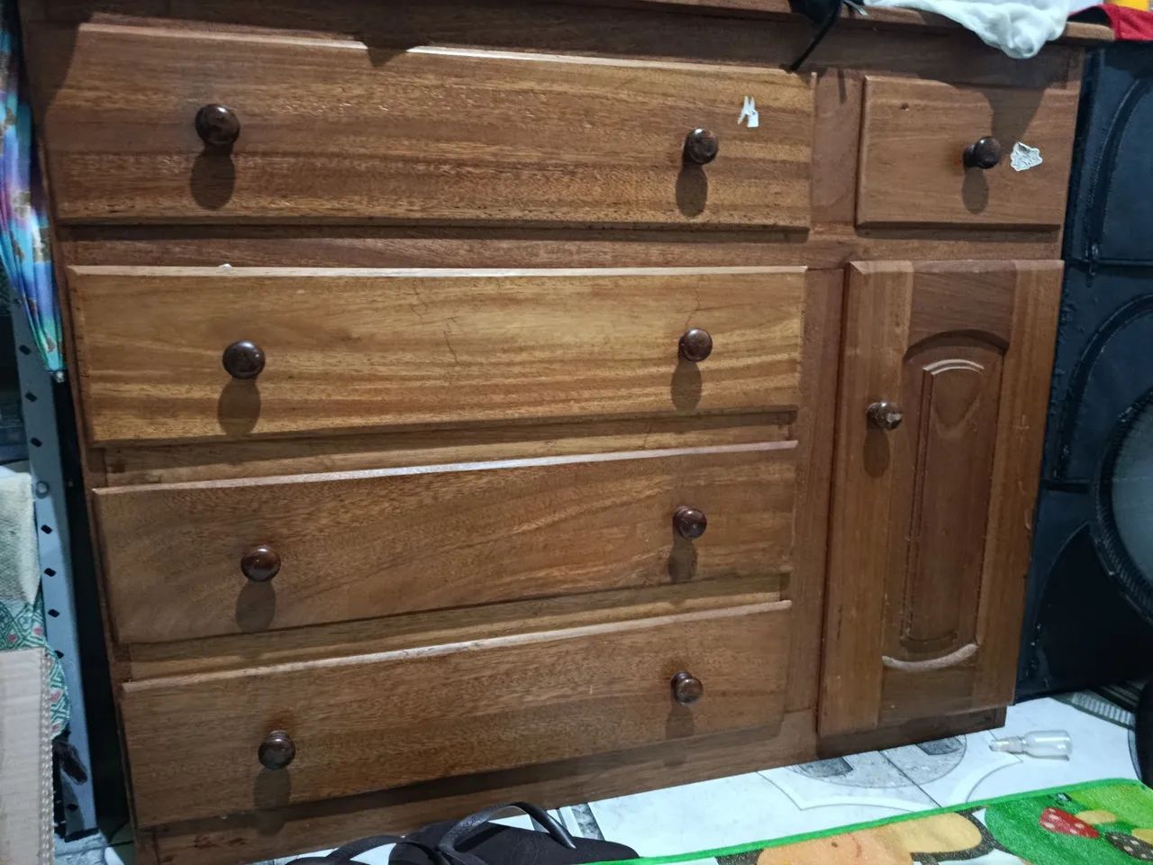 Vende-se cômoda de madeira
