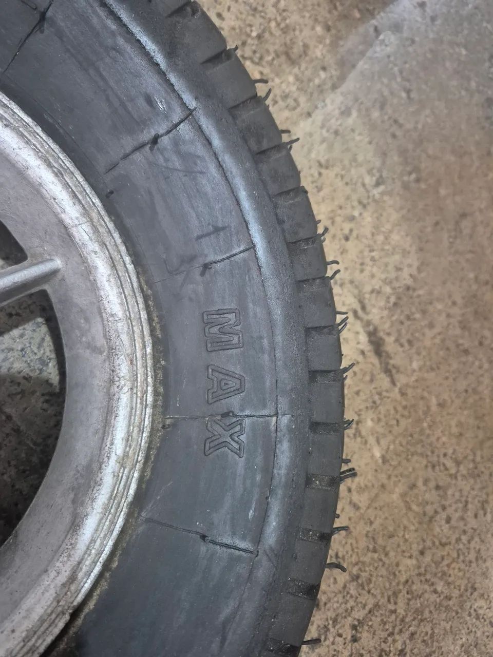 VENDO 2 RODAS COMPLETAS Aro Alumínio 4.00-8  - Foto 2