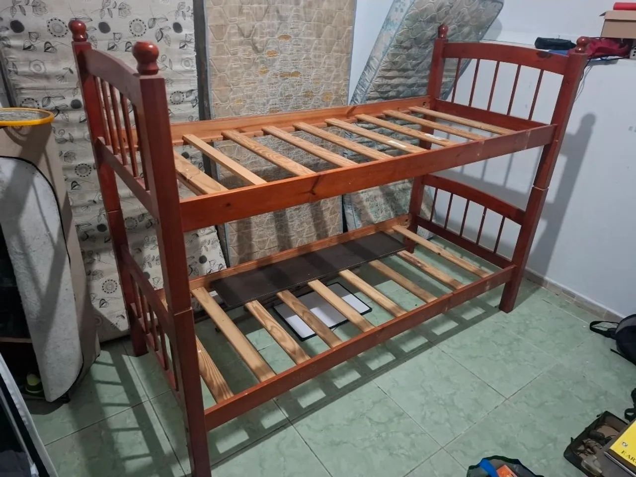 **Beliche de Madeira Maciça + 3 Colchões de Brinde - Excelente Oportunidade!**