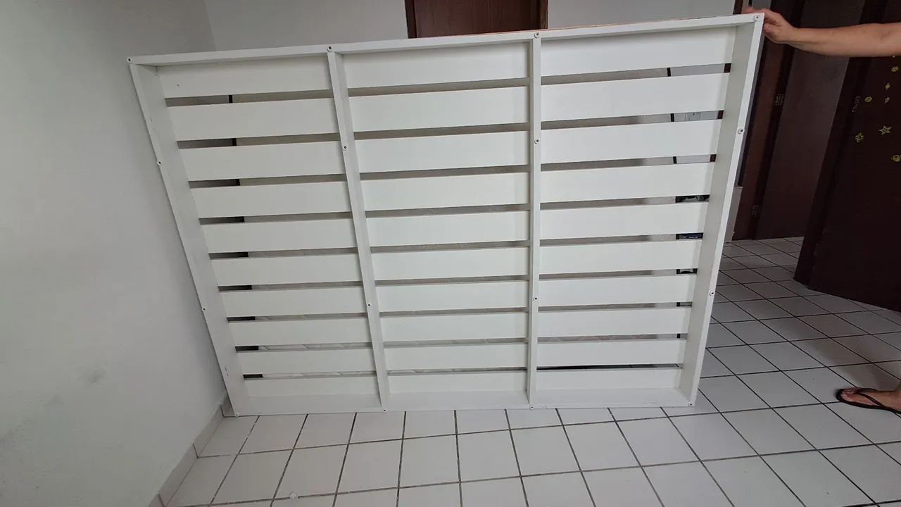 Cama montessoriana casal de madeira e MDF  - Foto 2