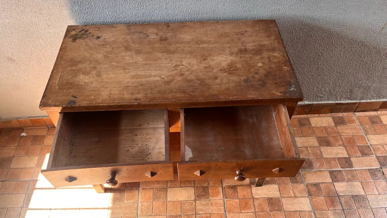 Mesa compensada com duas gavetas - Foto 4