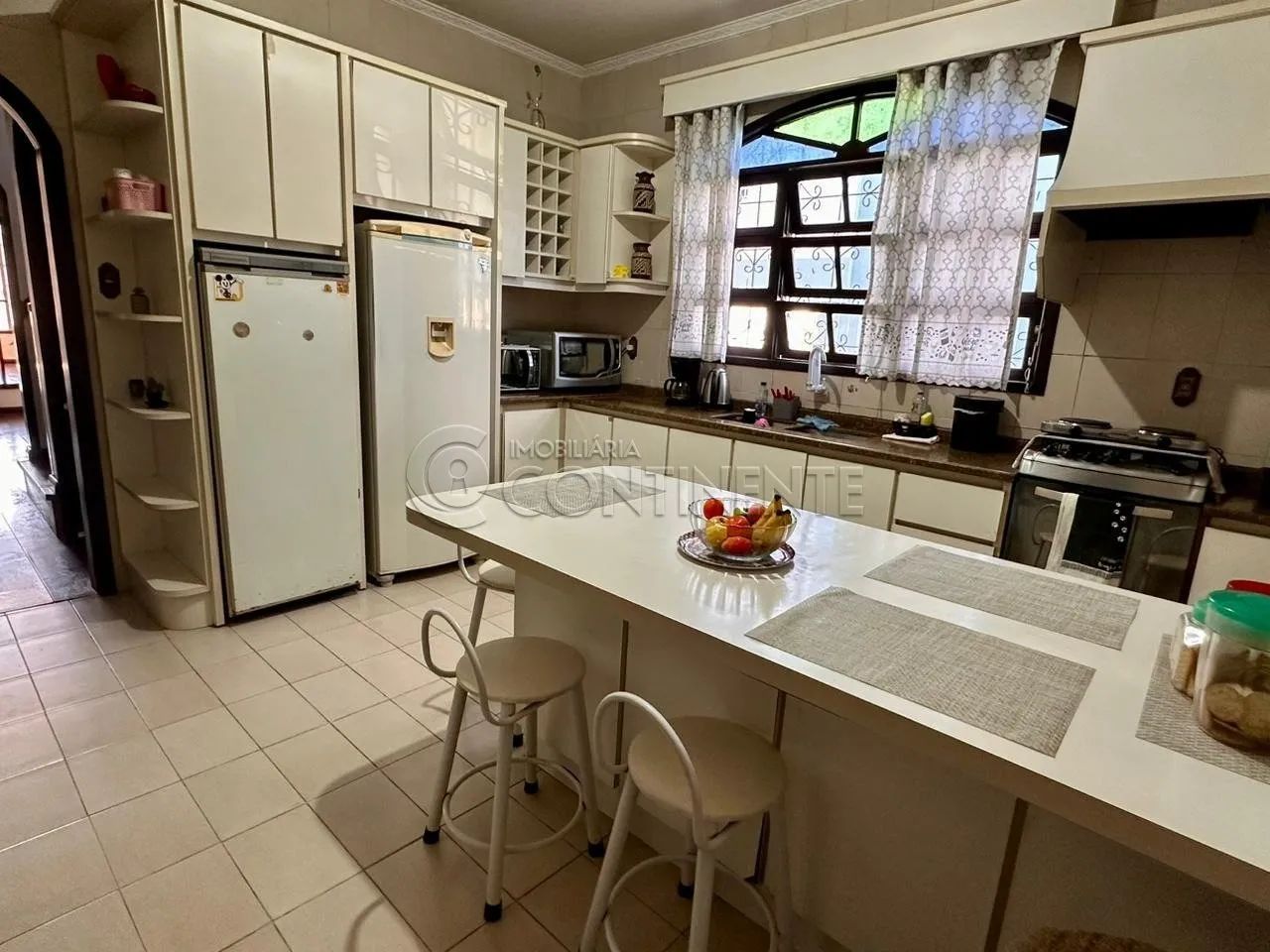 EXCELENTE CASA À VENDA - 292m² - 6 DORMITÓRIOS - EM COQUEIROS, FLORIANÓPOLIS - Foto 5
