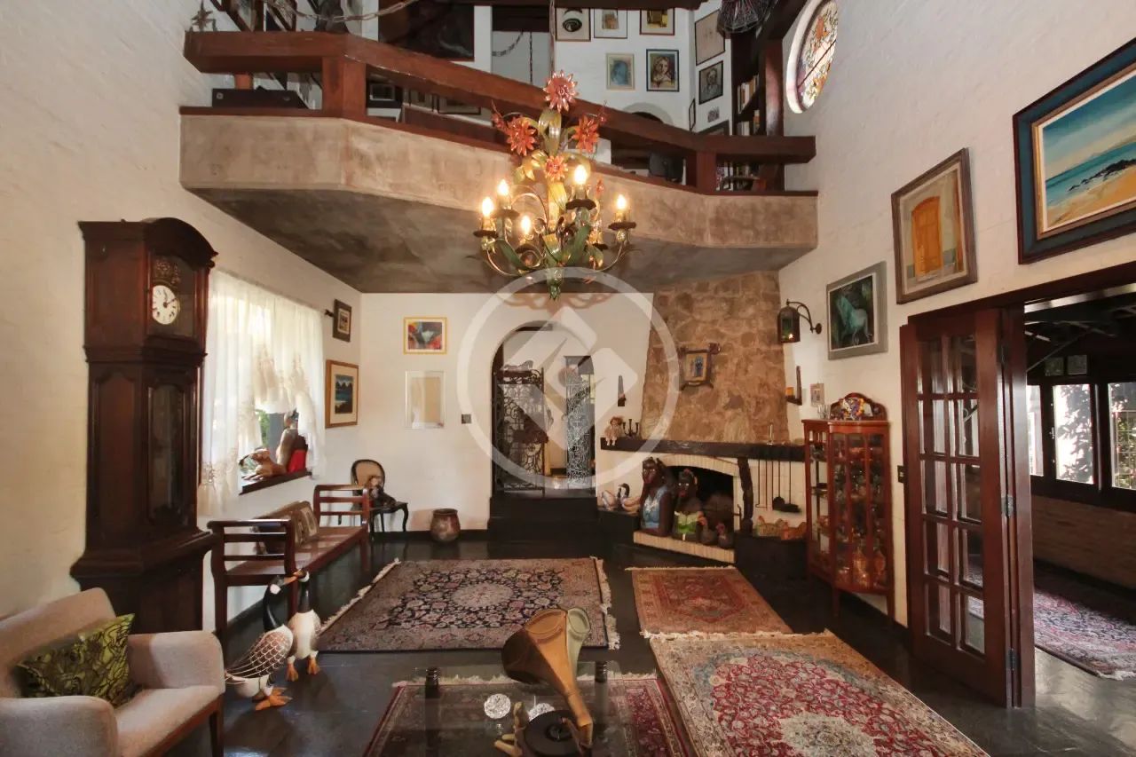 CASA DE 4 QUARTOS A VENDA NO BAIRRO MANGABEIRAS codigo: 341777