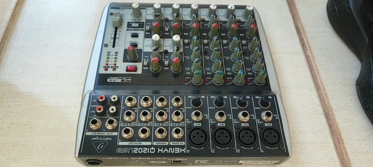 Mesa Behringer 12 canais  - Foto 3