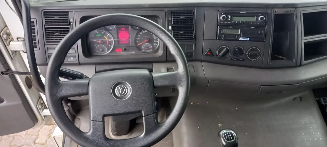 VW 24 280 Bau carga seca com plataforma elevatória  - Foto 4