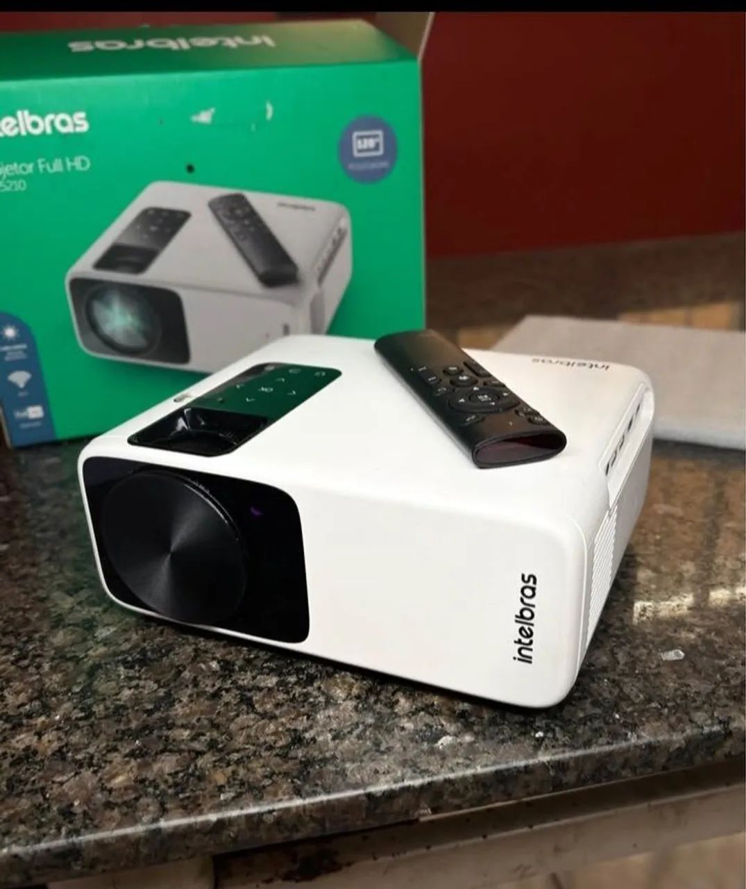 Projetor intelbras FULL HD PFL5210, projeção de até 120 polegadas sistemabde projeção LCD. - Foto 2