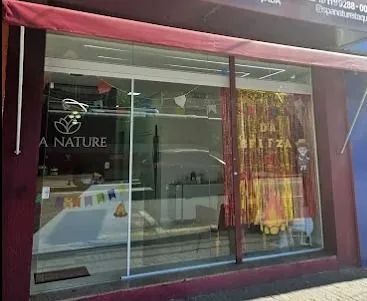 Porta de vidro Instalada 4 metros e 40 de largura 