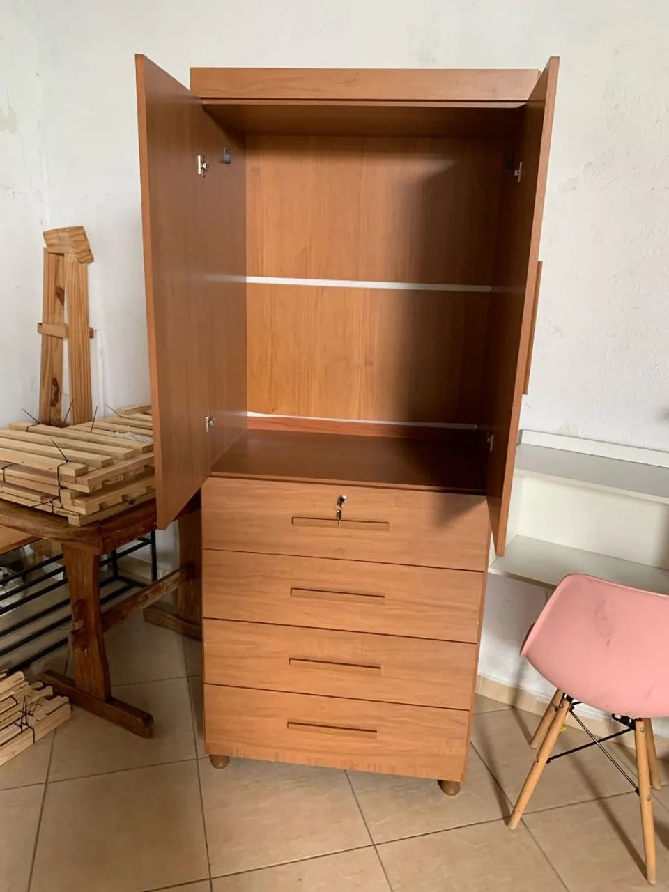 GUARDA ROUPA SEMI NOVO COM NOTA! - Foto 2