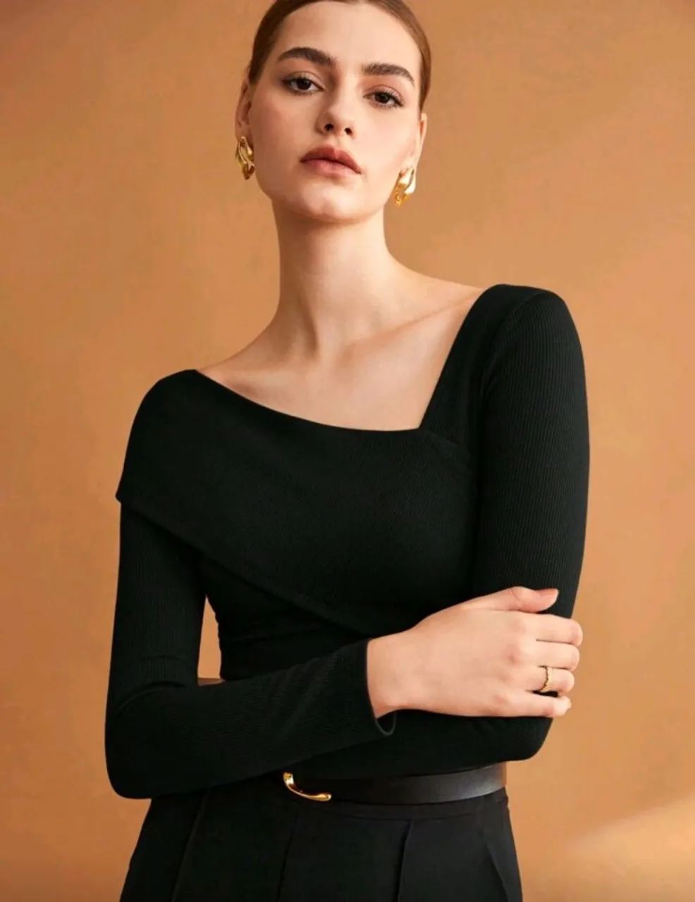 Blusa Feminina Assimétrica Manga Longa - Elegante e Moderna - Foto 2