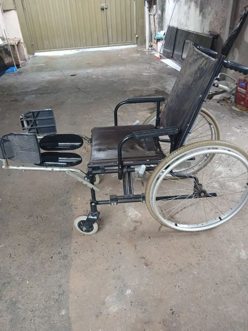 Cadeira de rodas  $200
