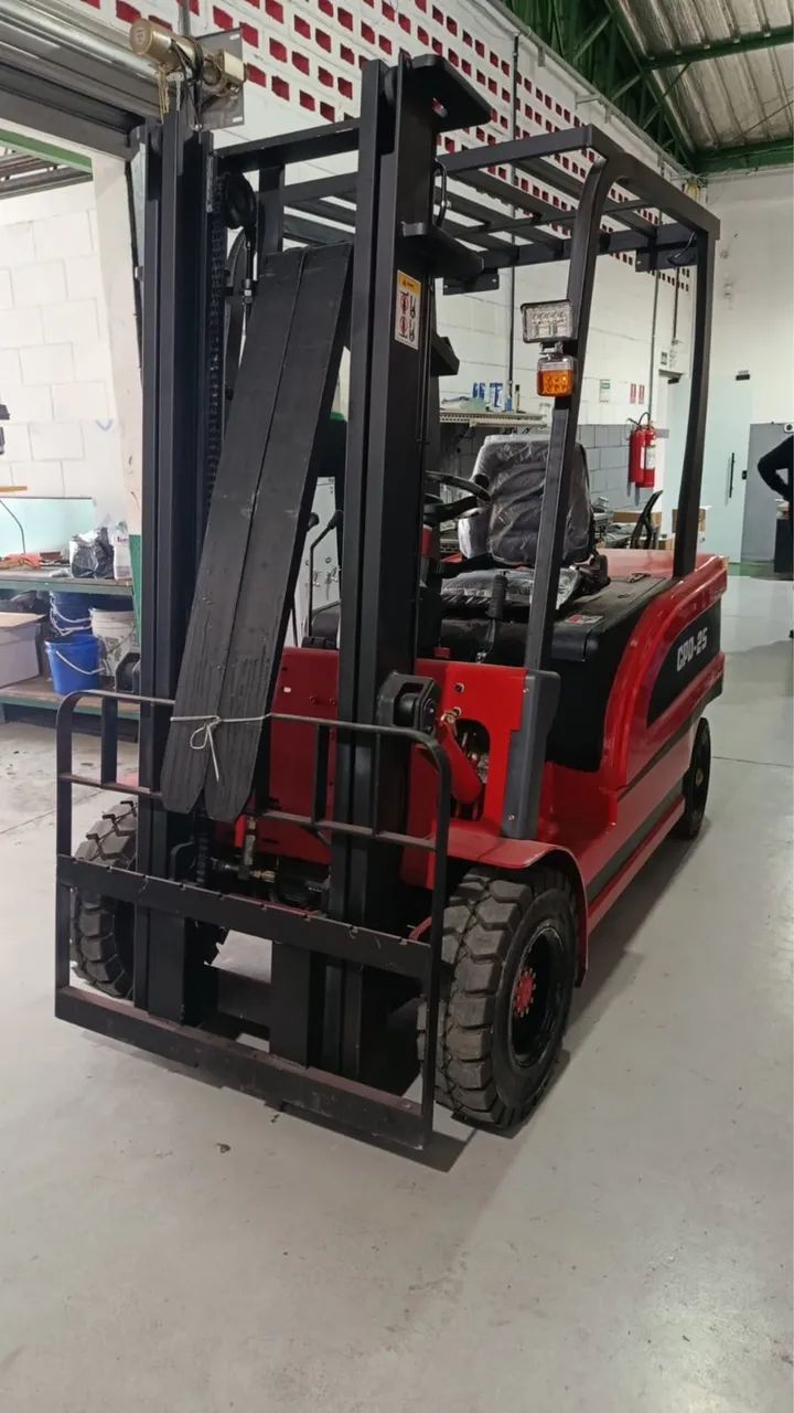 Empilhadeira 2,5tons nova - Foto 3