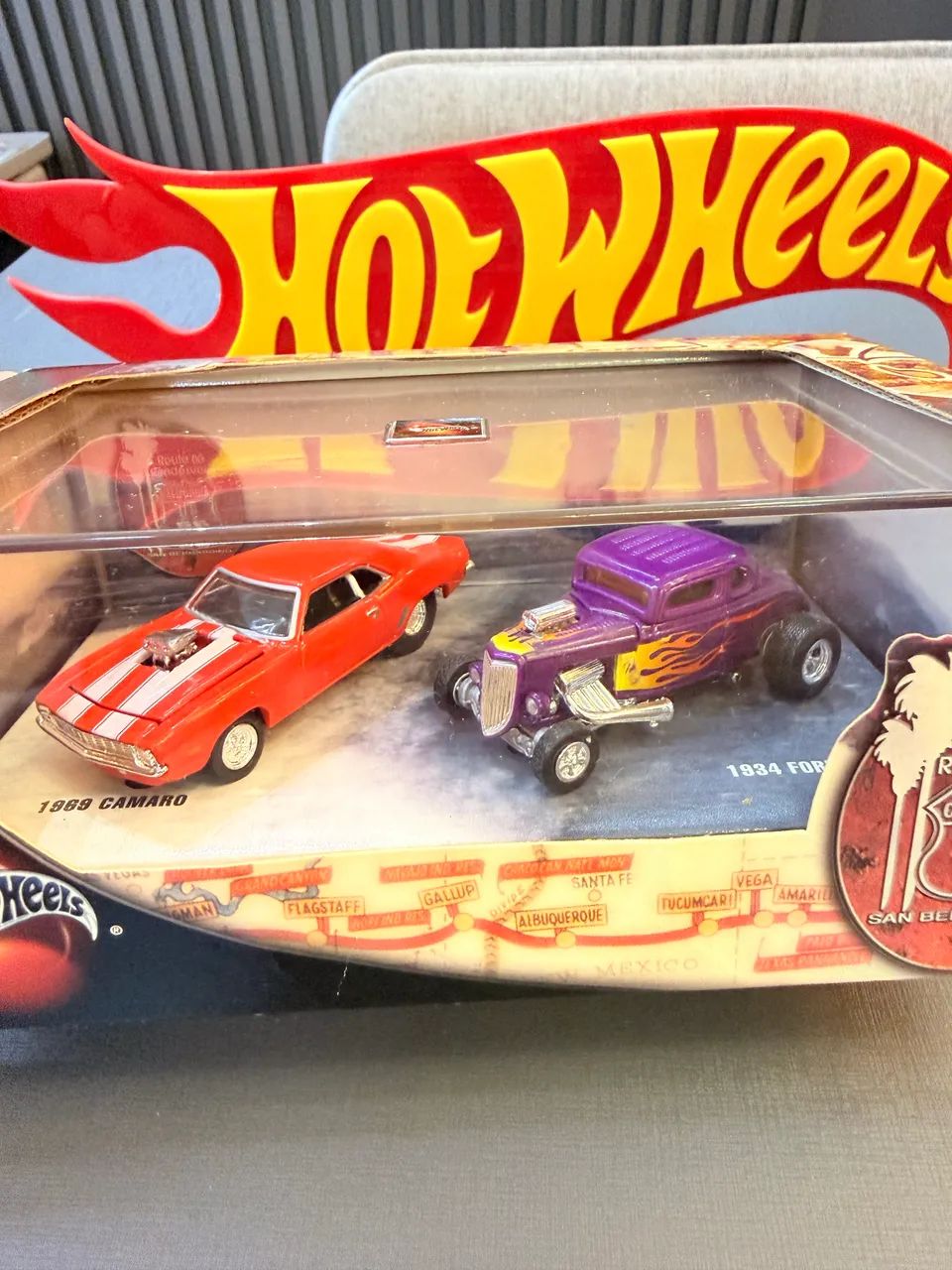 100% Hot Wheels Route 66 Rendezvous 2-Car Set, 1:64, 2002.  - Foto 2