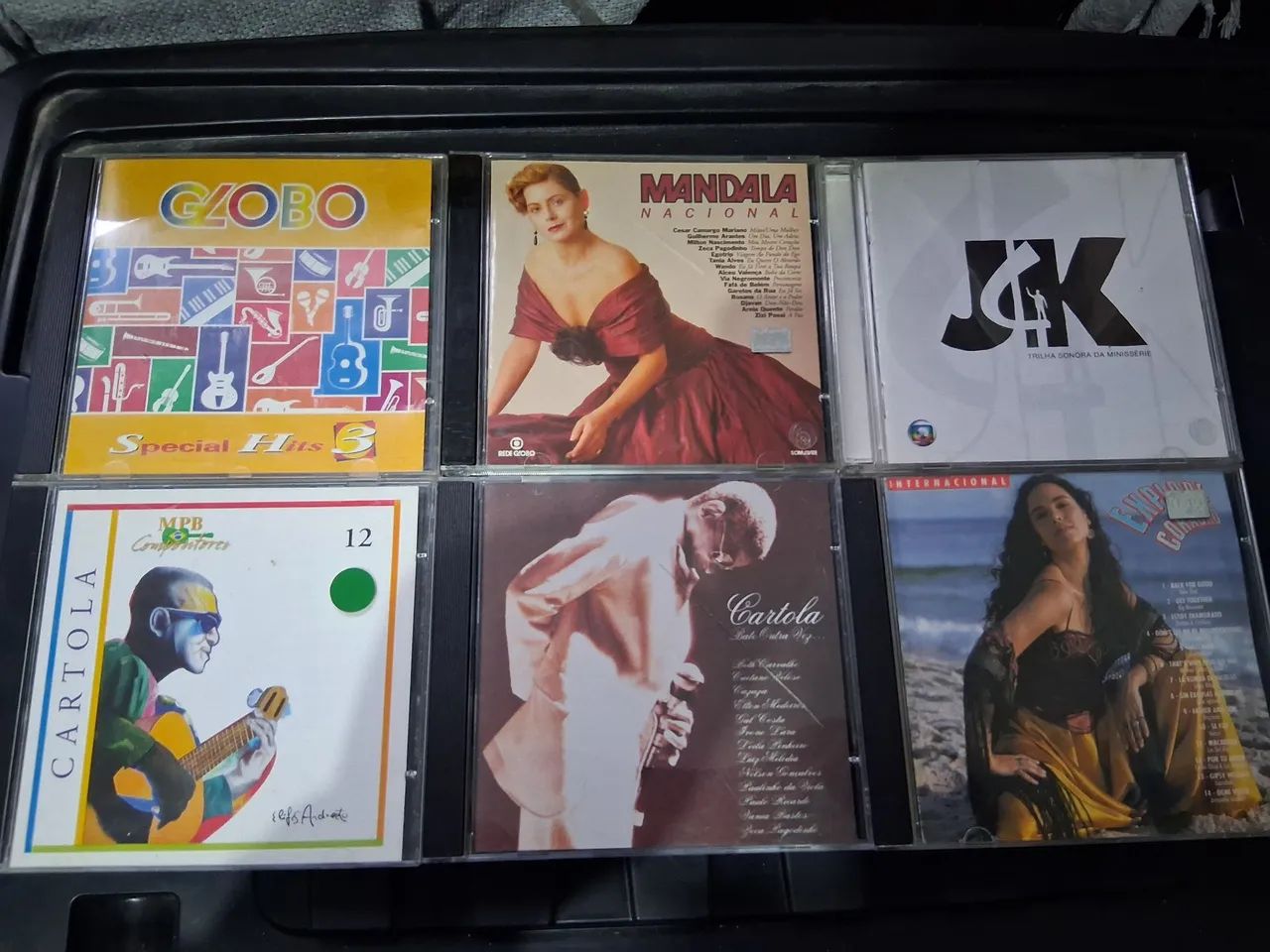 Um cd é 10,00 ou 3cds por 25,00 