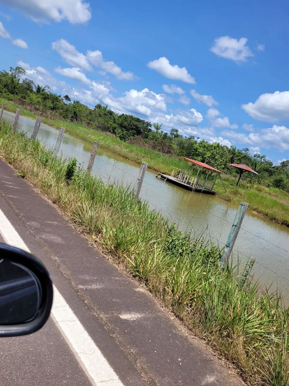 Vendo sitio na BR 319 excelente casa construída e com areas em construção!! 