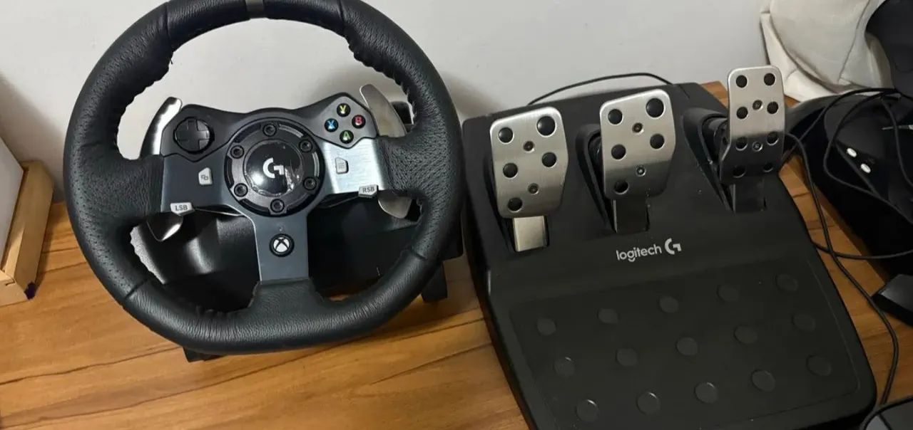 Volante logitec com câmbio 