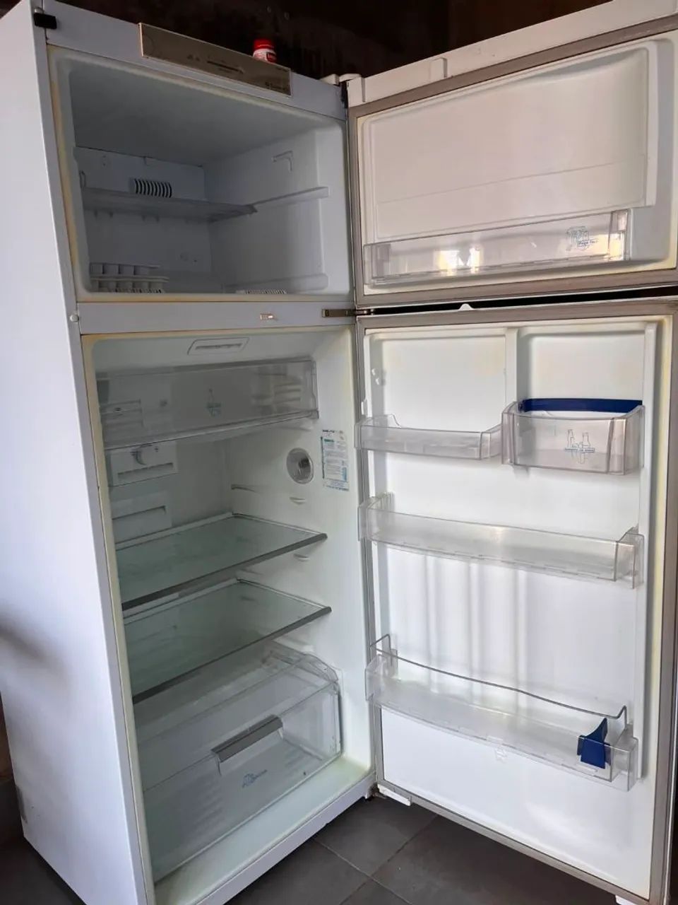 Vendo geladeira muito conservada  - Foto 2