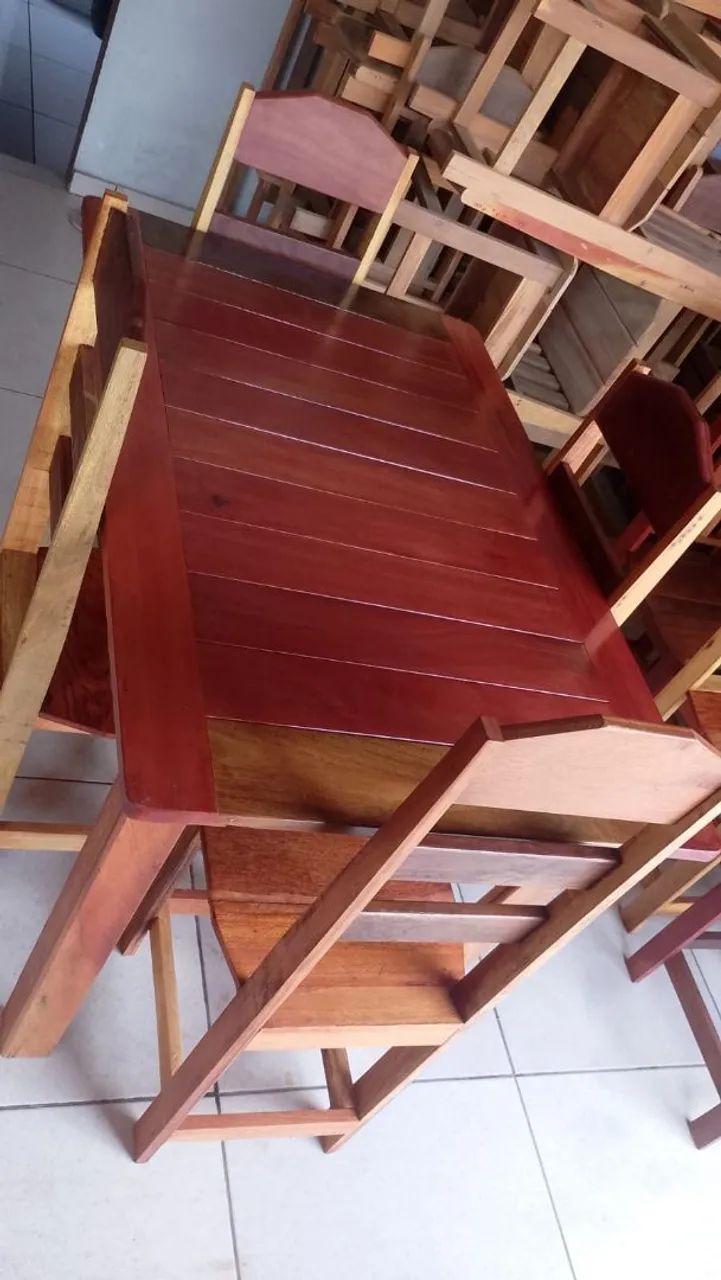 Mesa com 4 cadeiras 