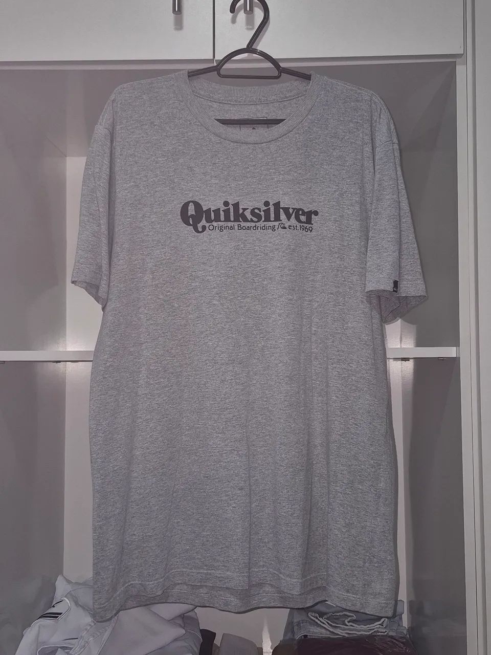 Blusa quiksilver cinza 