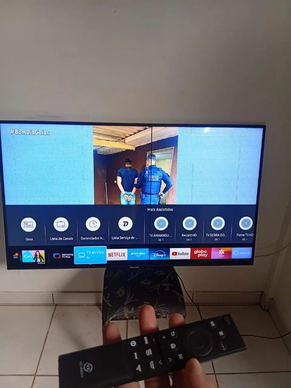 Tv Samsung 60 polegadas 4 k tem 3 mil canais integrado nela porém tem letra fio de cabelo  - Foto 4