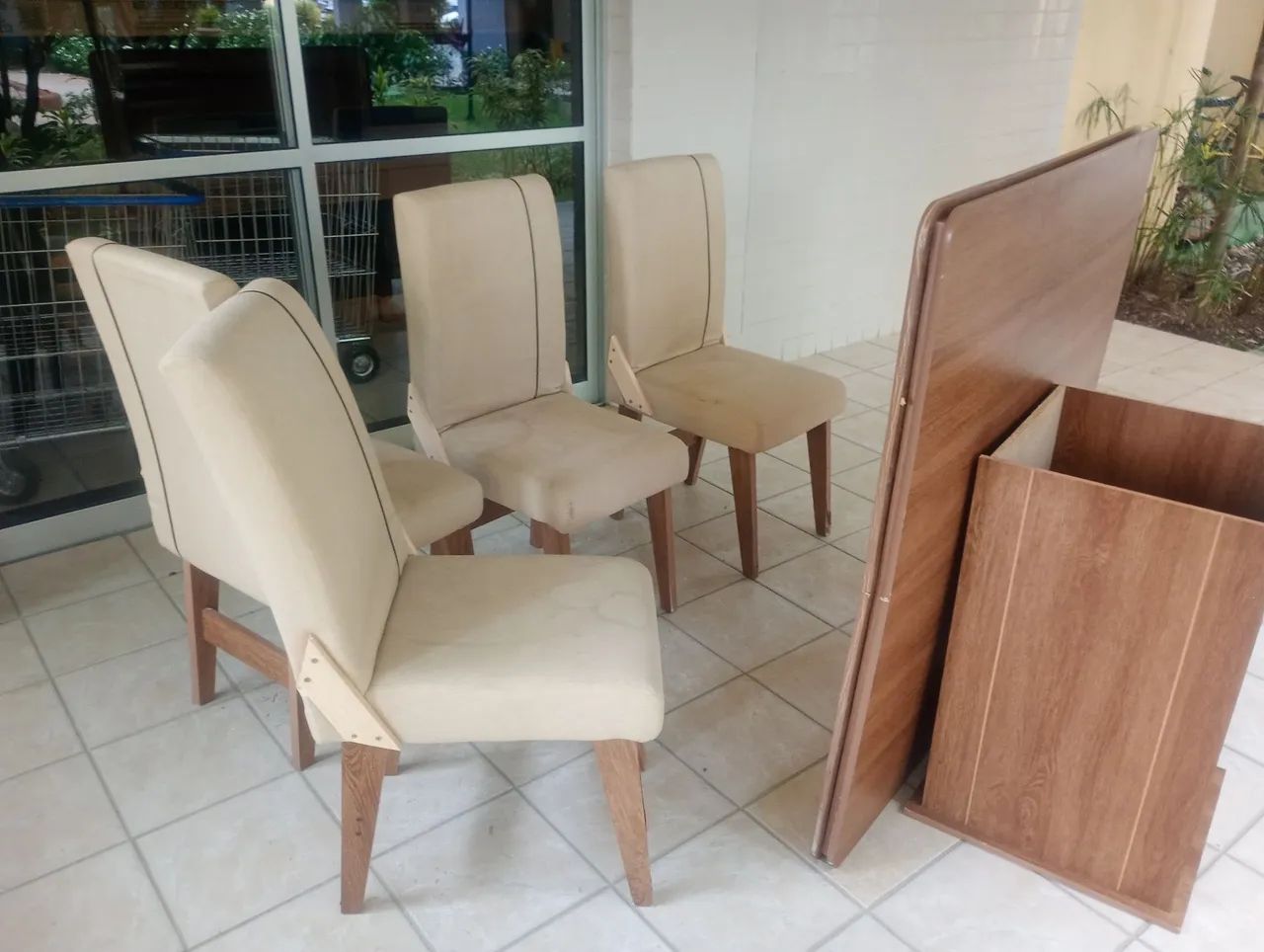 Mesa  de madeira com 4 cadeiras 65573822402690123